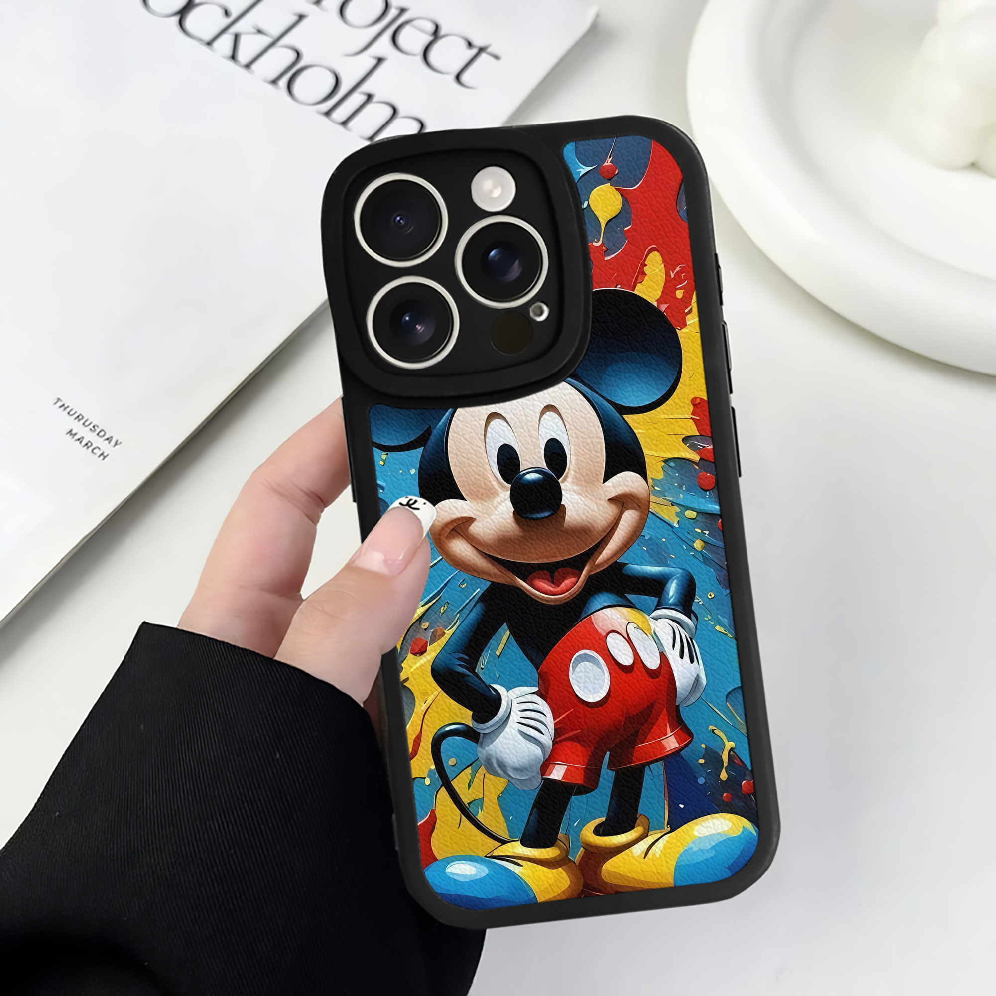 （画像用） ミッキーマウス Mickey Mouse 【iPhone 16シリーズ対応】シリコンスマホケース（レザー調） 材質：シリコン
